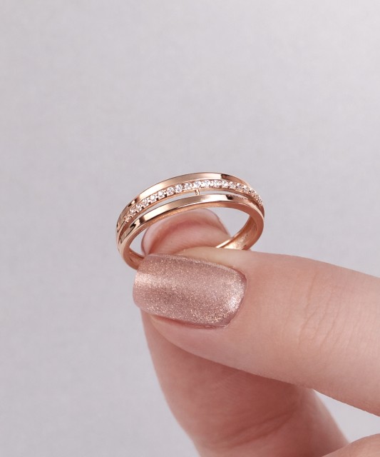 Gold ring with zircons