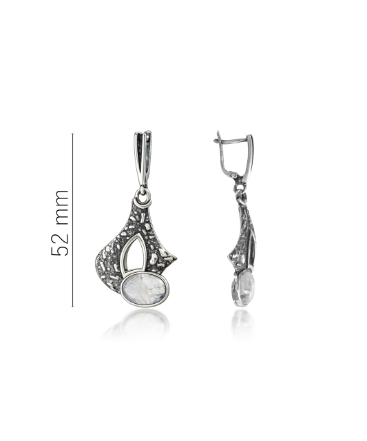 Silver earrings with moonstone