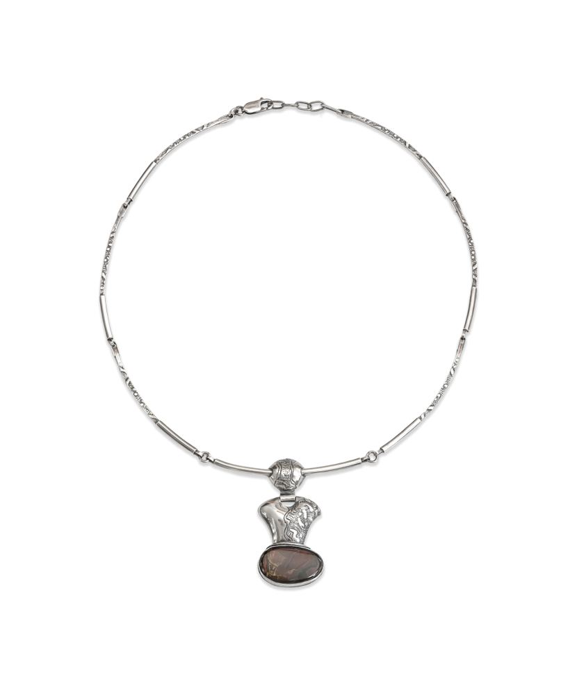 Silver necklace with labradorite pendant