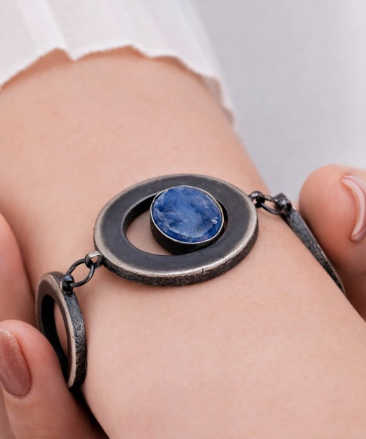Silver bracelet with kyanite