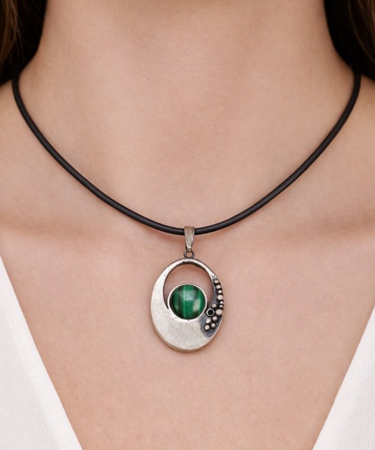 Sterling silver pendant with malachite