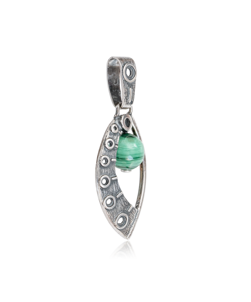 Sterling silver pendant with malachite