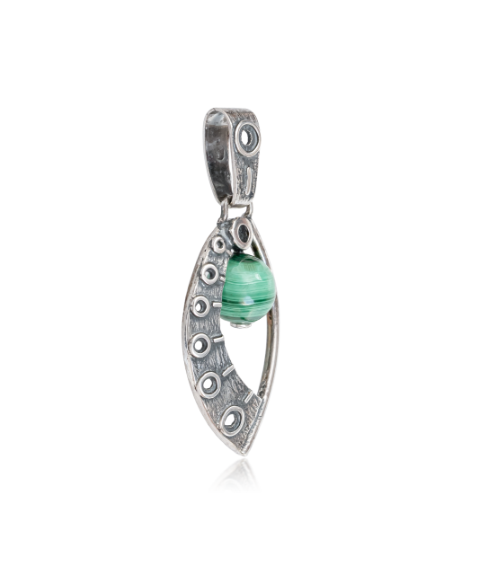 Sterling silver pendant with malachite