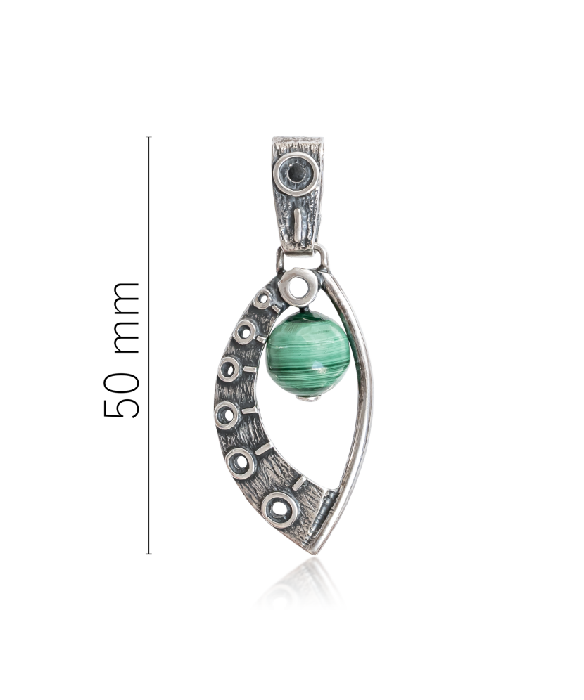 Sterling silver pendant with malachite