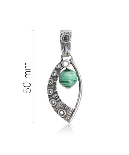 Sterling silver pendant with malachite