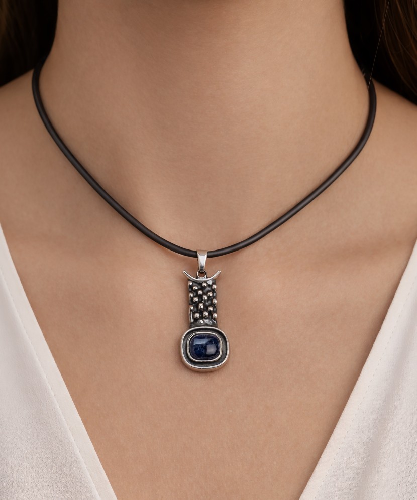 Hopeariipus lasuriitilla