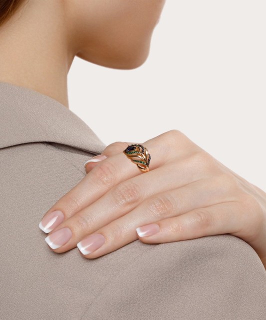 Gold ring with zircons