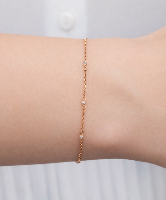 Gold bracelet with zircons