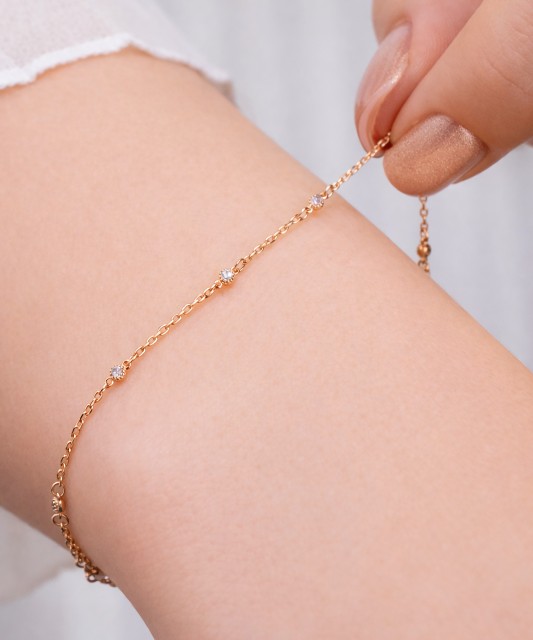 Gold bracelet with zircons