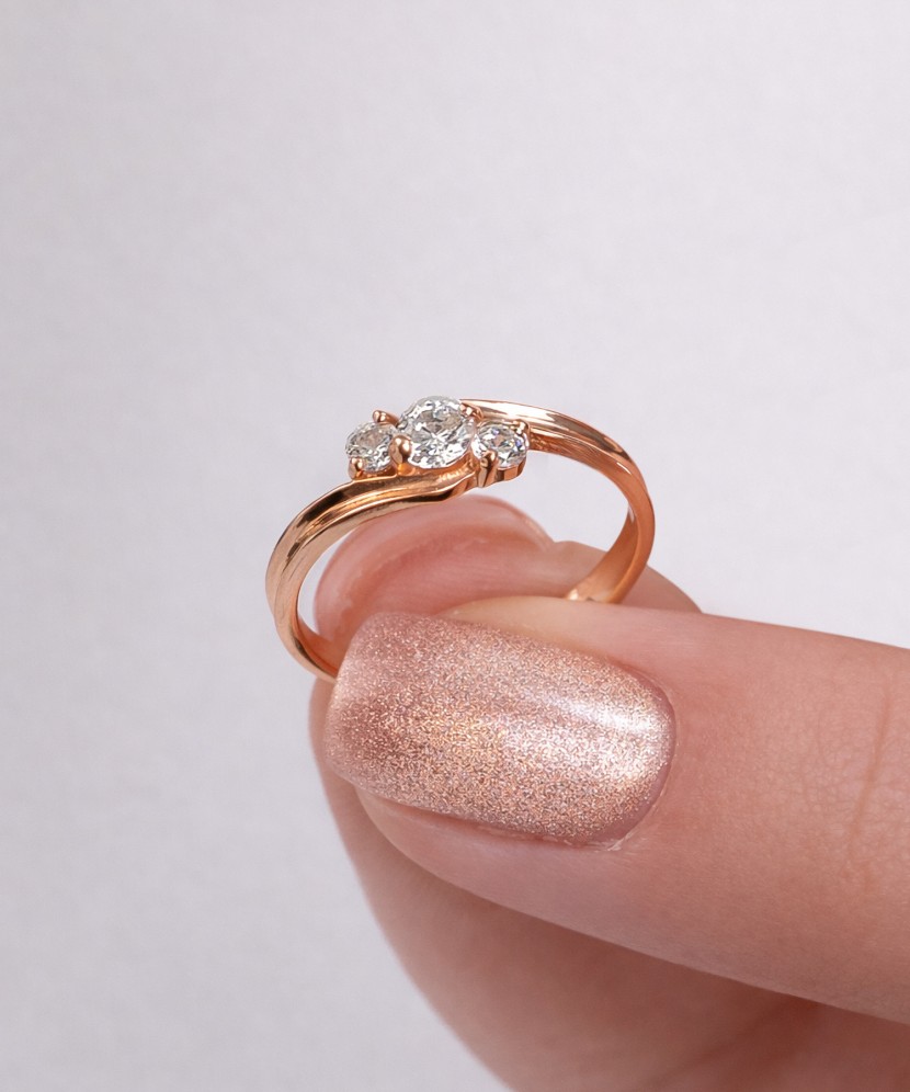 Gold ring with zircons