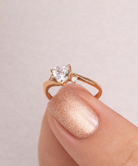 Auksinis žiedas su cirkoniais