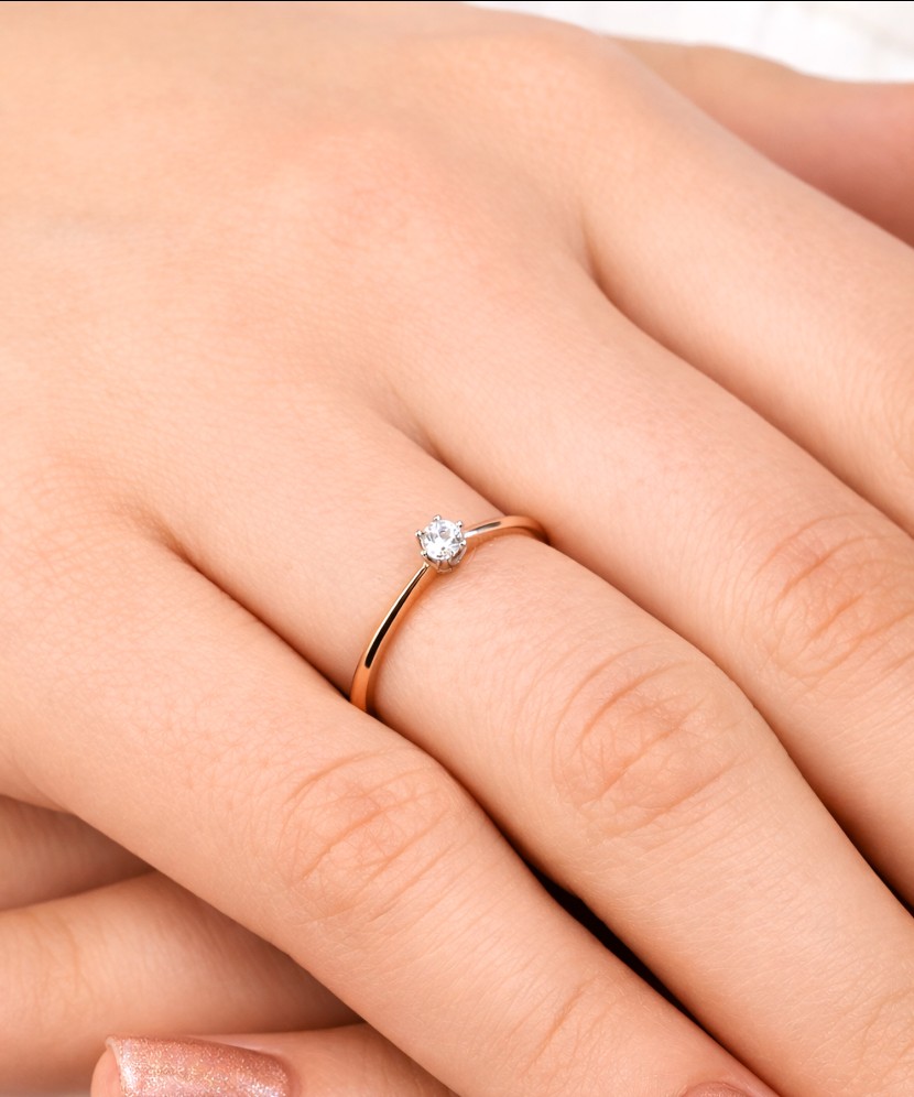 Auksinis žiedas su cirkoniais