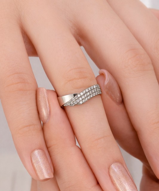 Balto aukso žiedas su cirkoniais