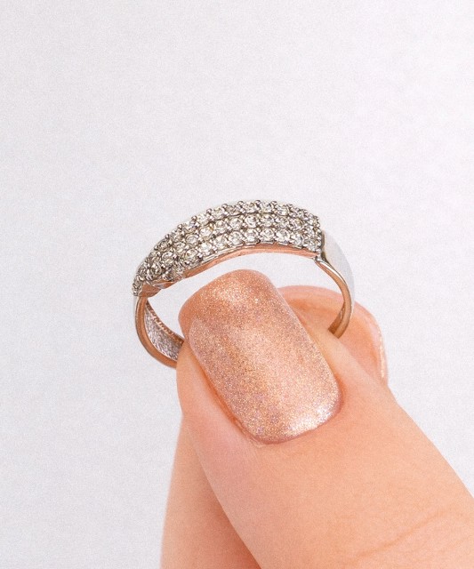 Balto aukso žiedas su cirkoniais