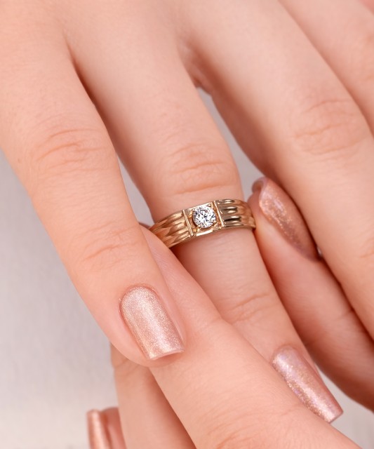 Auksinis žiedas su cirkoniais