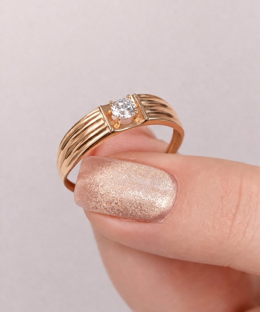 Gold ring with zircons