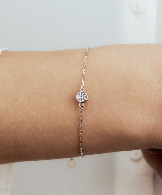 Hopeinen rannekoru zirkoneilla