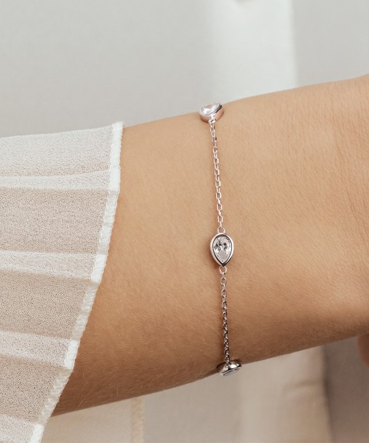 Hopeinen rannekoru zirkoneilla