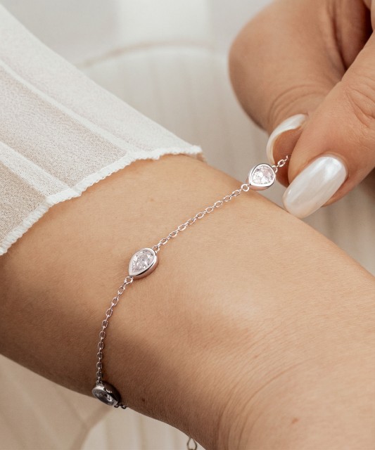 Hopeinen rannekoru zirkoneilla