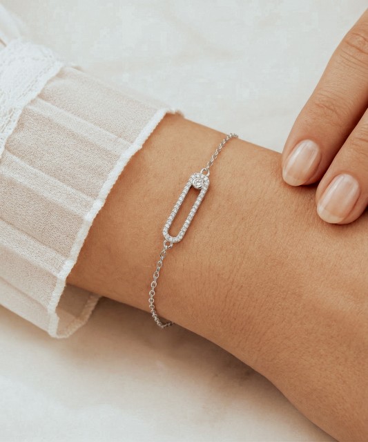 Hopeinen rannekoru zirkoneilla