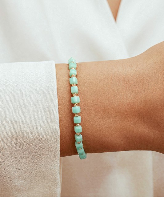 Rannekoru kullalla ja oniksilla