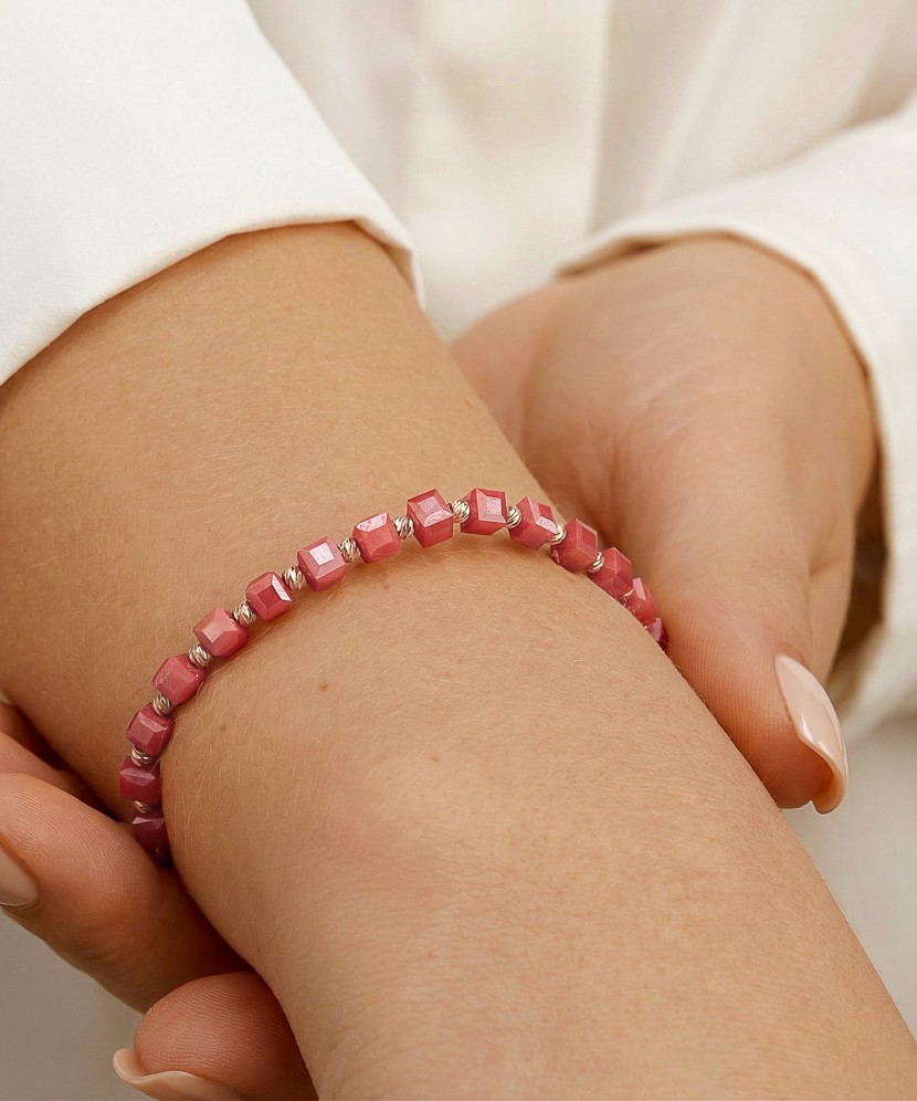 Rannekoru kullalla ja oniksilla