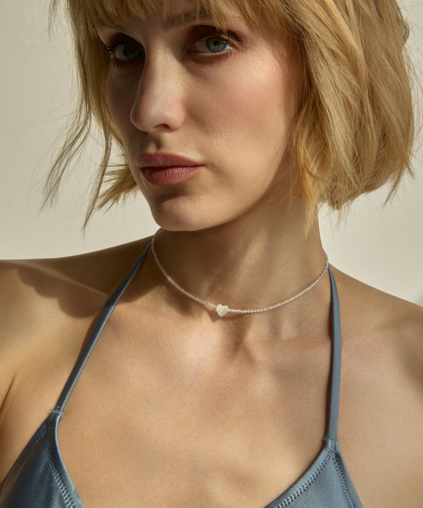 Necklace with zircons and mother-of-pearl