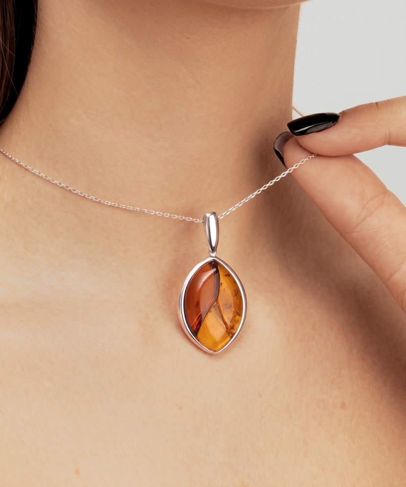 Hopeariipus meripihkavärillä