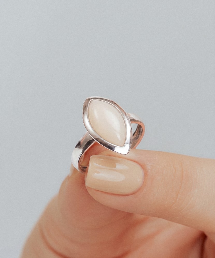 Sterling Silver ring with rose quartz