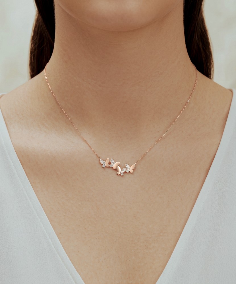 Gold chain with pendant