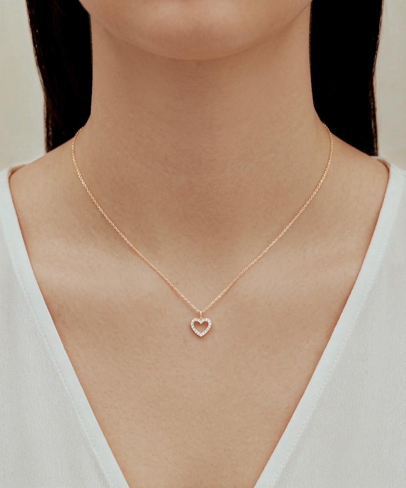 Keltainen kultariipustimanteilla