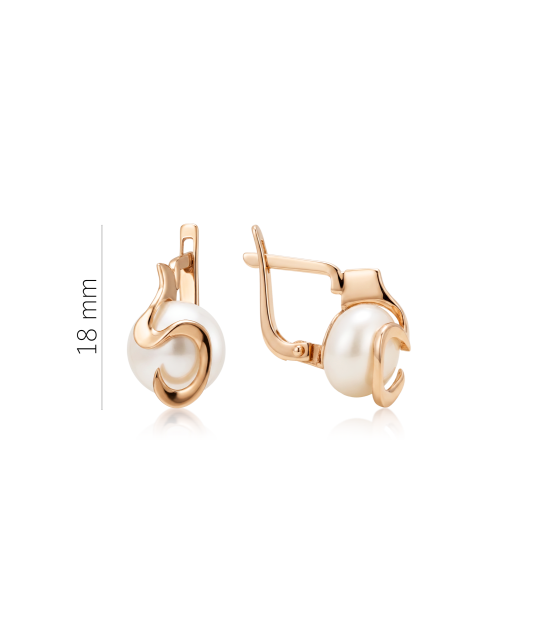 Gold earrings with pearls