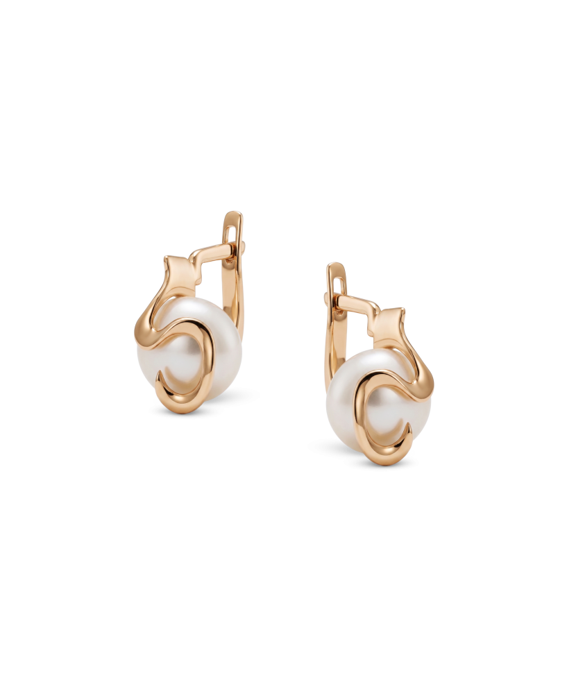 Gold earrings with pearls