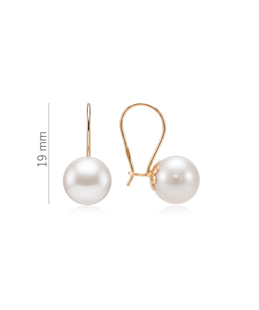 Gold earrings with pearls