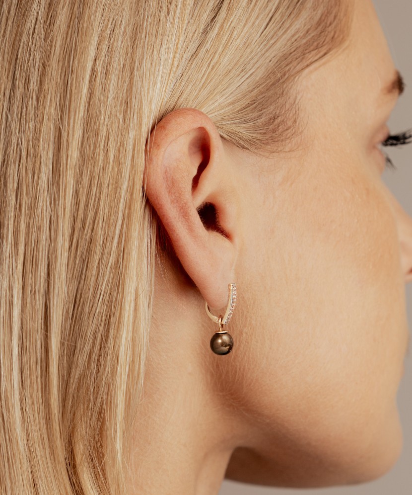 Gold earrings with pearls and zirconium