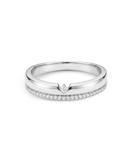 Sterling silver ring with zircons