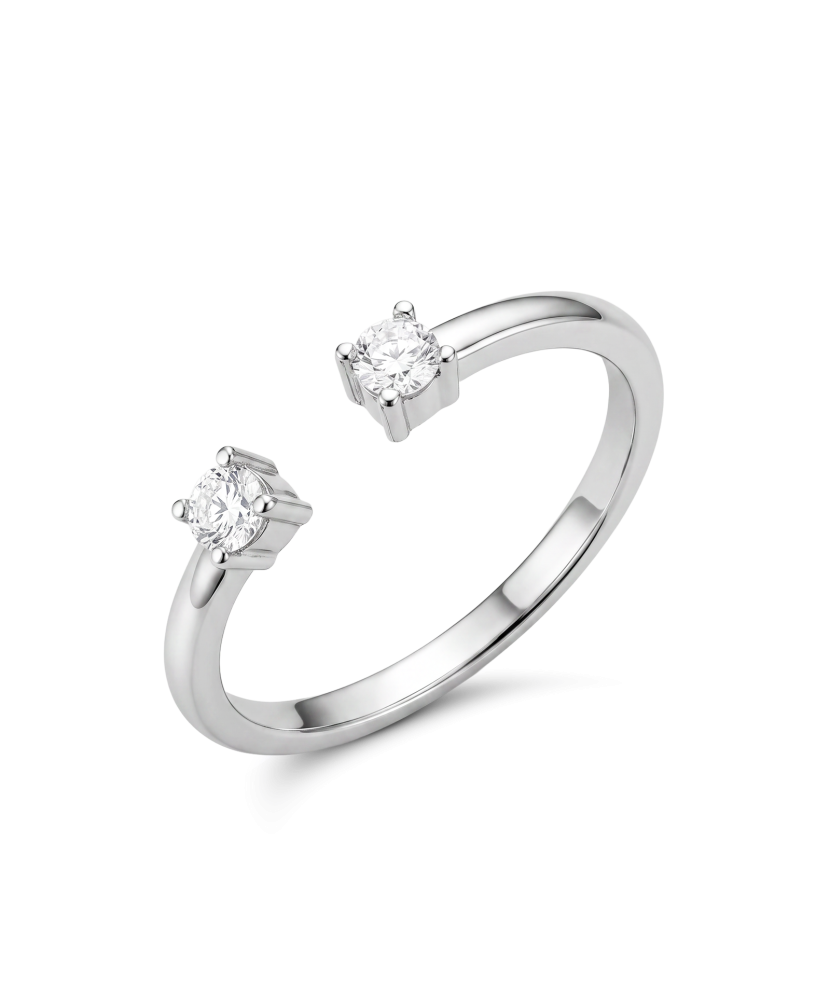 Sterling silver ring with zircons