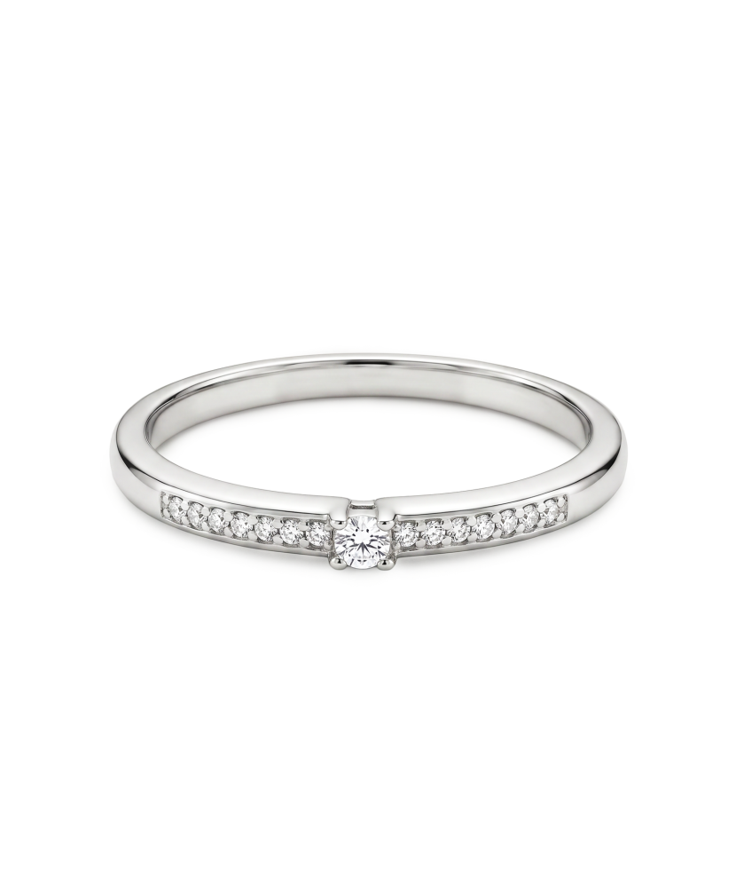 Sterling silver ring with zircons