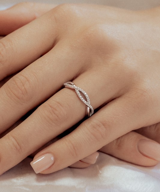 Sterling silver ring with zircons