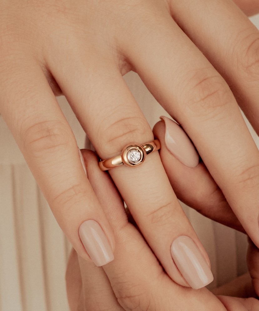 Gold ring with diamond