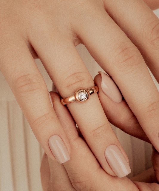 Gold ring with diamond