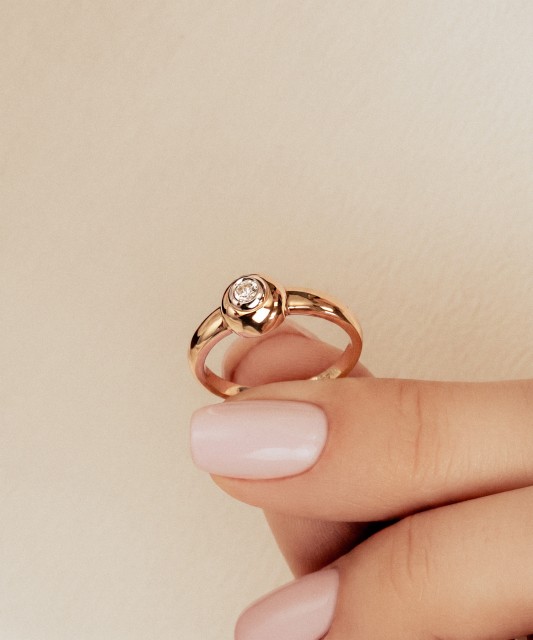 Gold ring with diamond