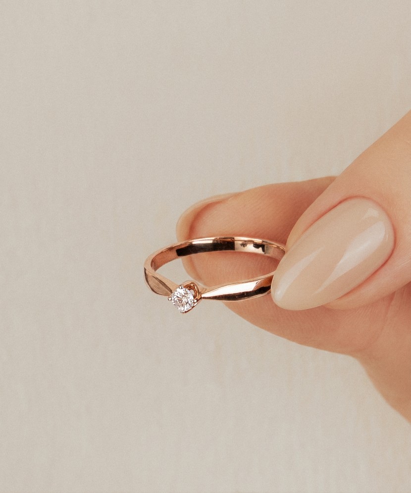 Gold ring with diamond