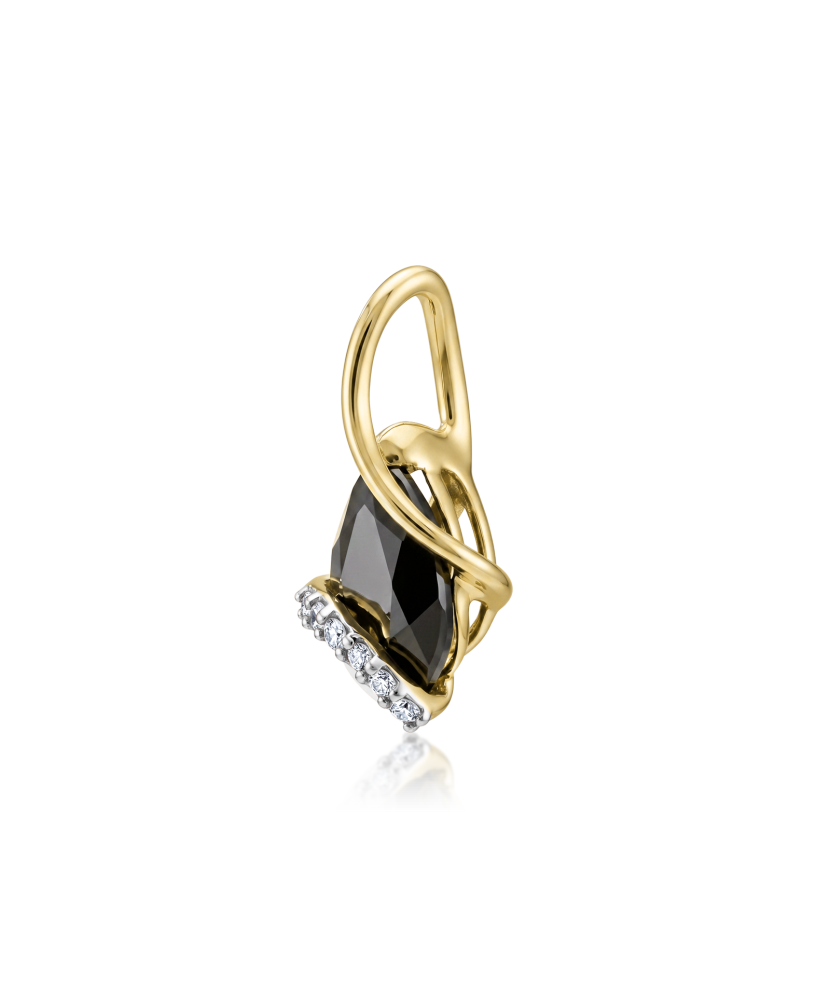 Yellow gold pendant with diamonds and onyx