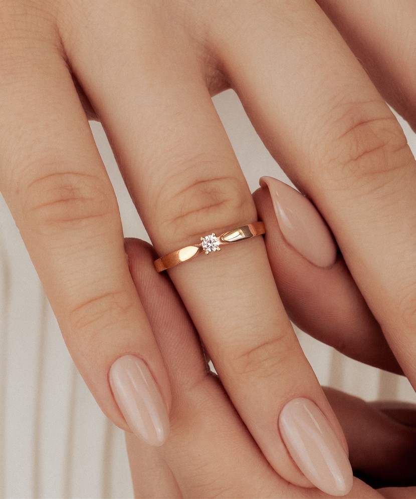 Gold ring with diamond