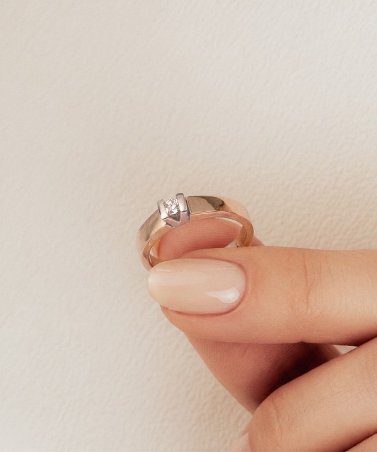Gold ring with diamond 0,048ct