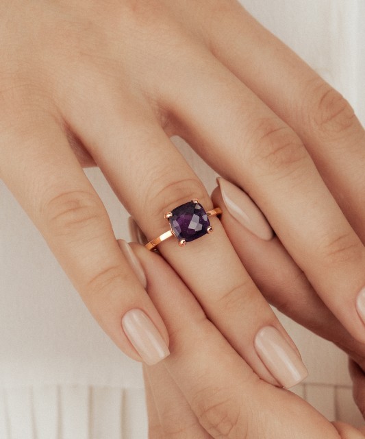 Gold ring with amethyst