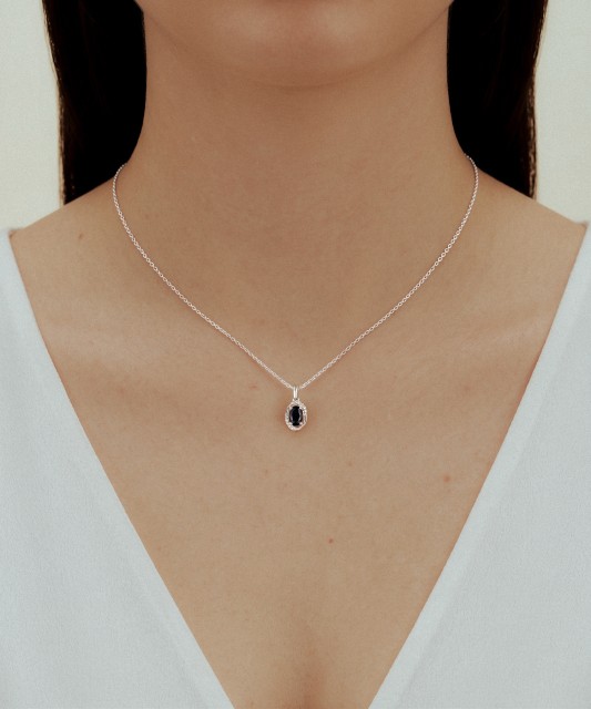 White gold pendant with diamonds and sapphire