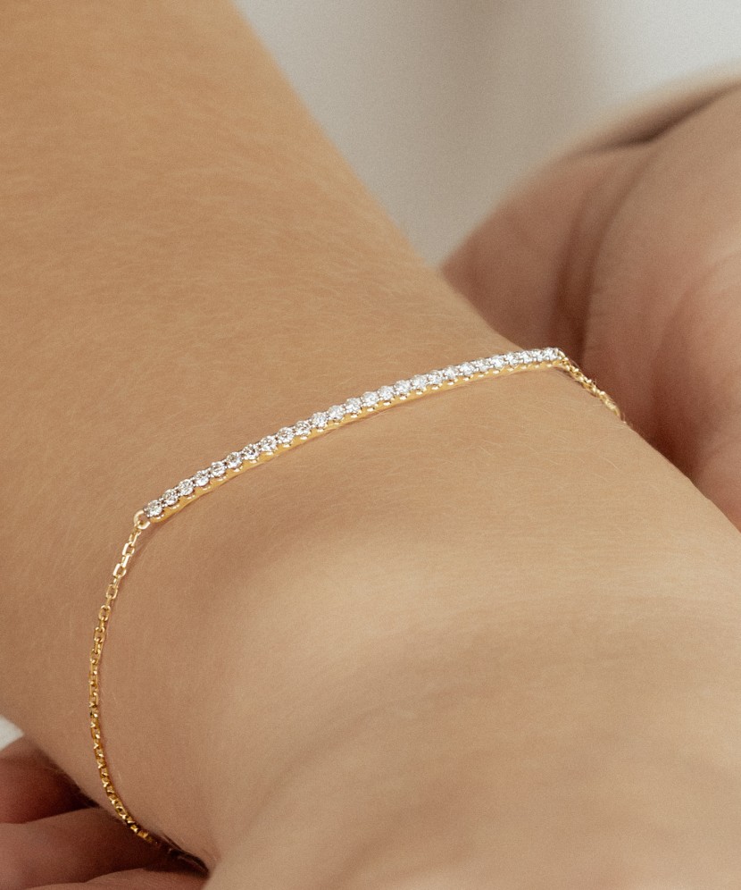 Yellow gold bracelet with diamonds