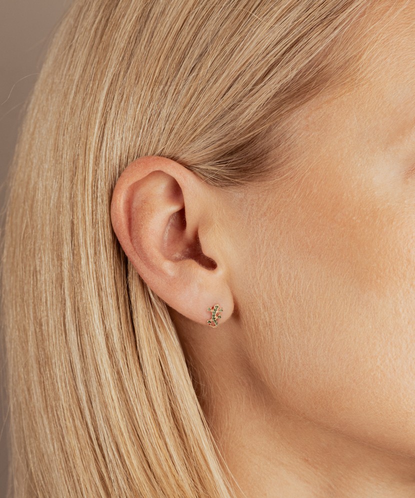 Gold earrings with zircons